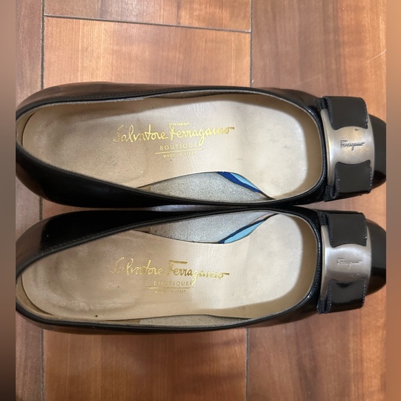 Salvatore Ferragamo Bowtie Black Patent Leather Heeled Shoes - Size 5 - Picture 11 of 14